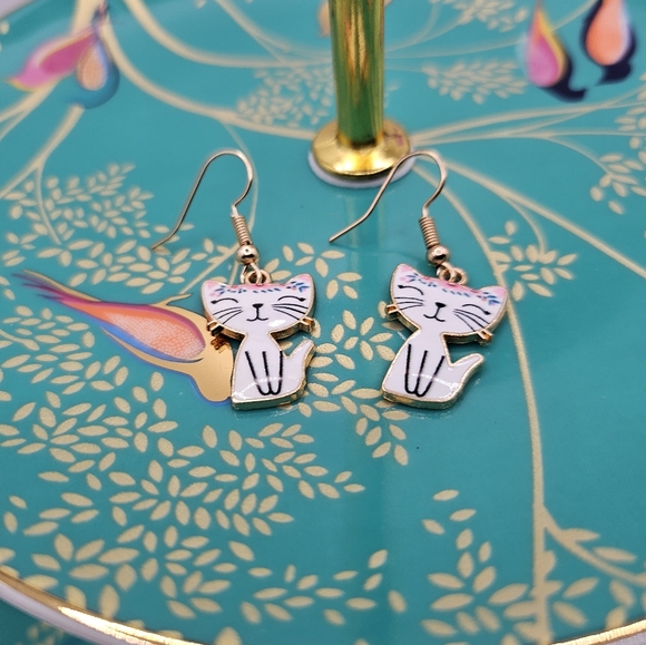 🆕️Cat pendant earrings - Picture 3 of 4